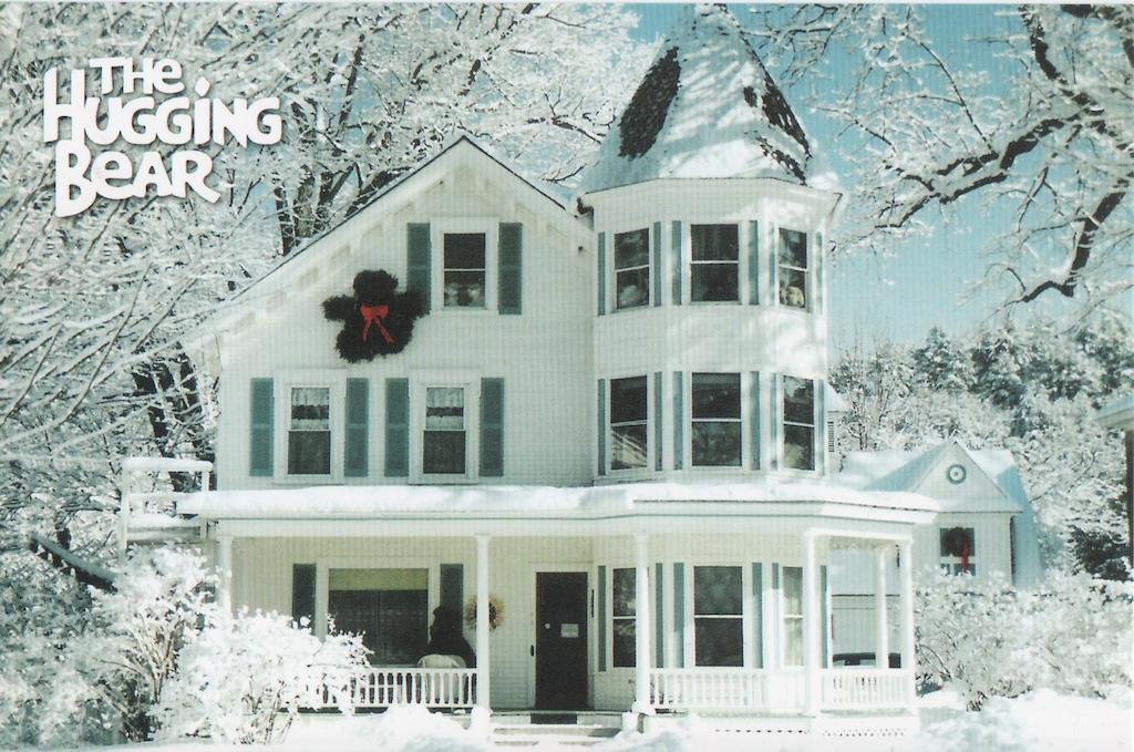 Hugging Bear Inn Bellows Falls Exterior photo